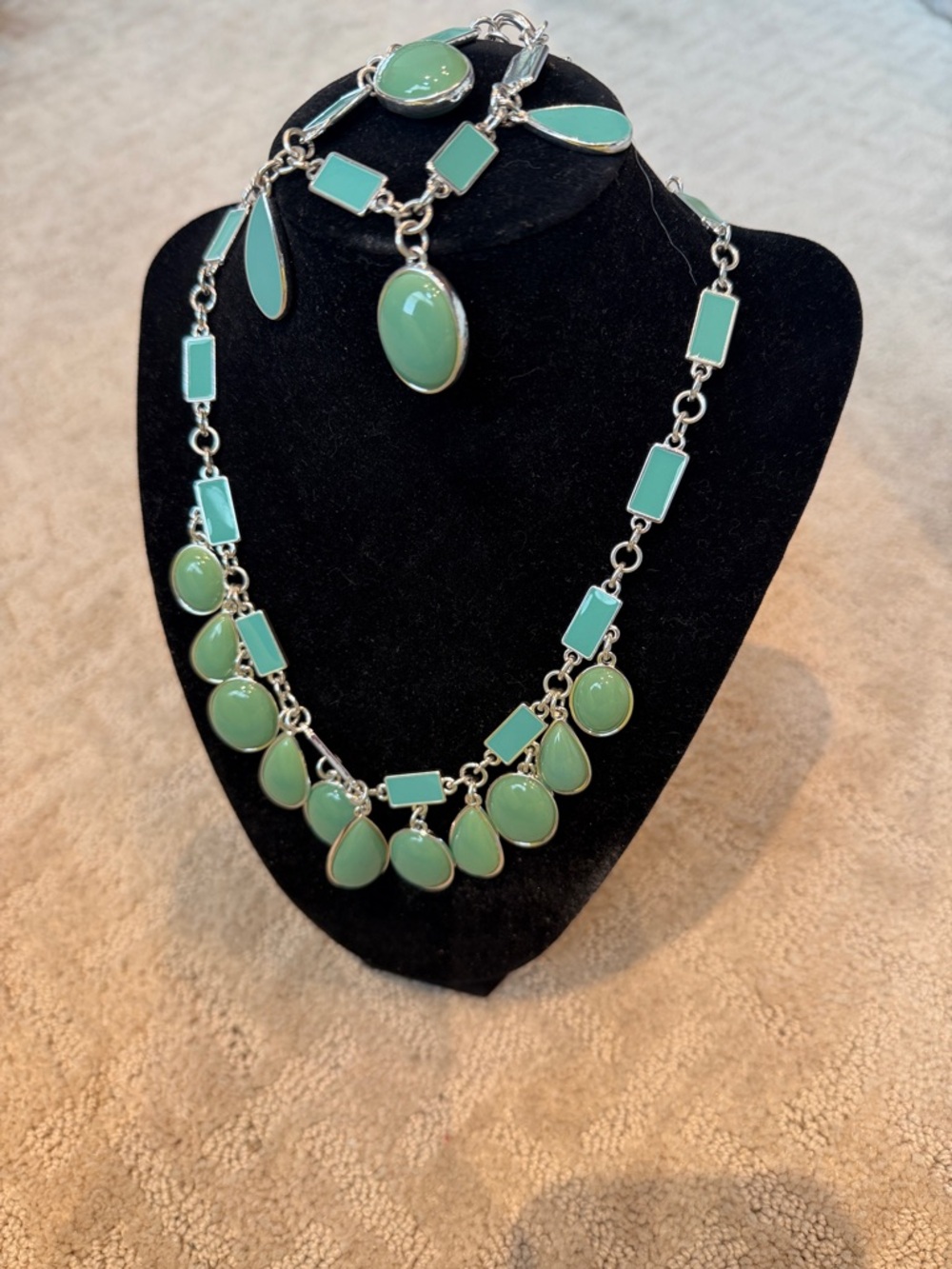 Silver-Tone Mint Green Teardrop & Oval Necklace and Bracelet Set